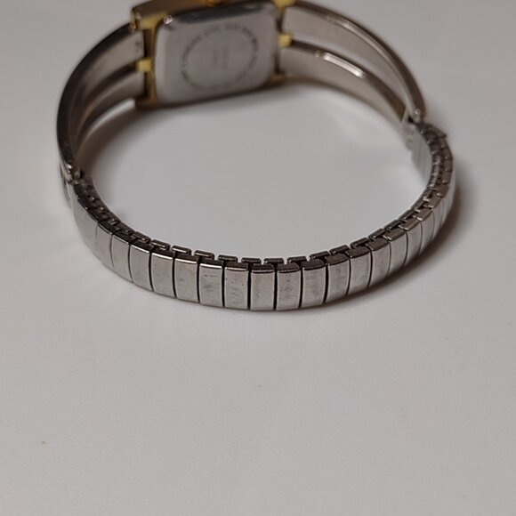 6.5 Inch Silver Tone Jaclyn Smith Stretch Watch - Picture 4 of 9